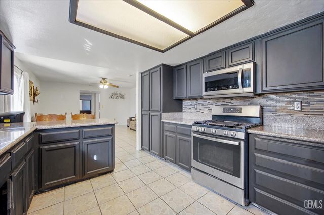 611 Ohanneson Avenue, Shafter, CA 93263