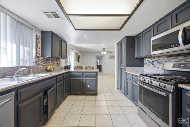 611 Ohanneson Avenue, Shafter, CA 93263