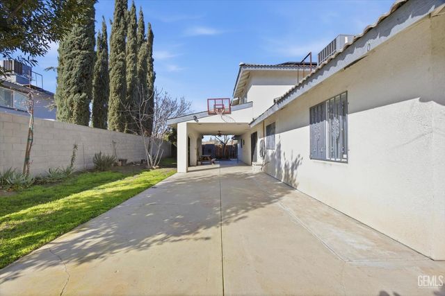 611 Ohanneson Avenue, Shafter, CA 93263