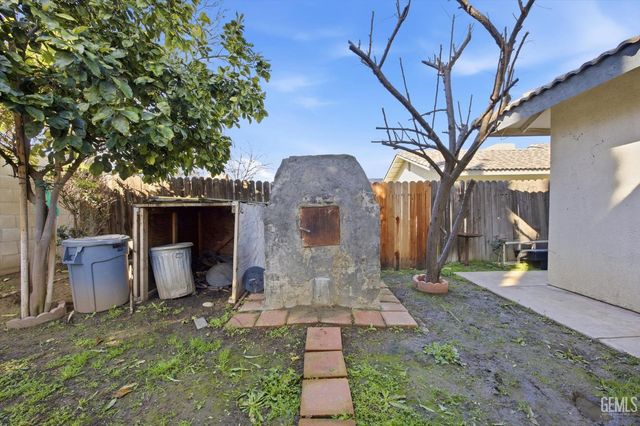 611 Ohanneson Avenue, Shafter, CA 93263