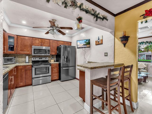 6631 SW 24th St, Miramar, FL 33023