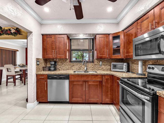 6631 SW 24th St, Miramar, FL 33023