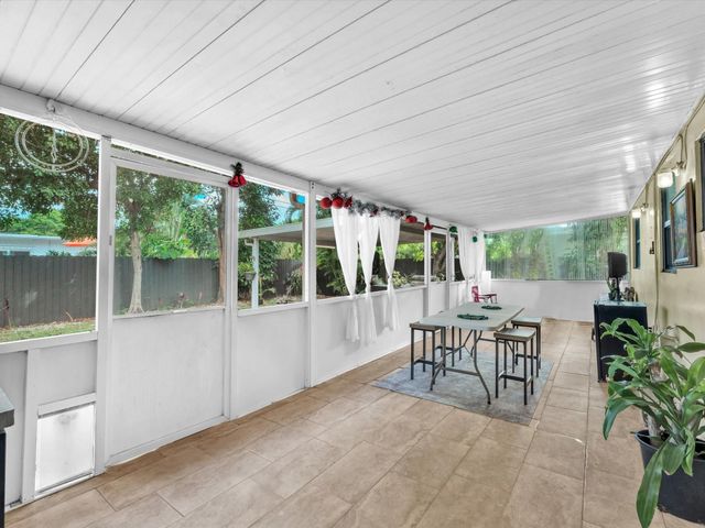 6631 SW 24th St, Miramar, FL 33023