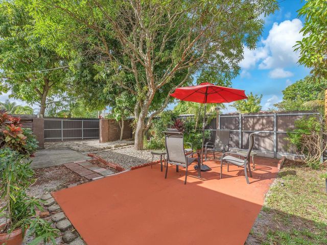 6631 SW 24th St, Miramar, FL 33023