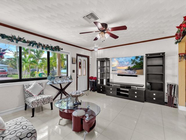 6631 SW 24th St, Miramar, FL 33023