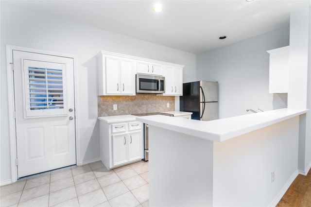 850 W Heights Hollow Lane, Houston, TX 77007