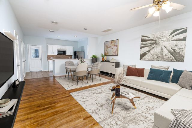 850 W Heights Hollow Lane, Houston, TX 77007