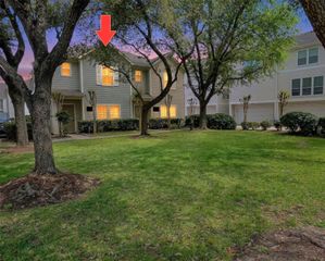 850 W Heights Hollow Lane, Houston, TX 77007