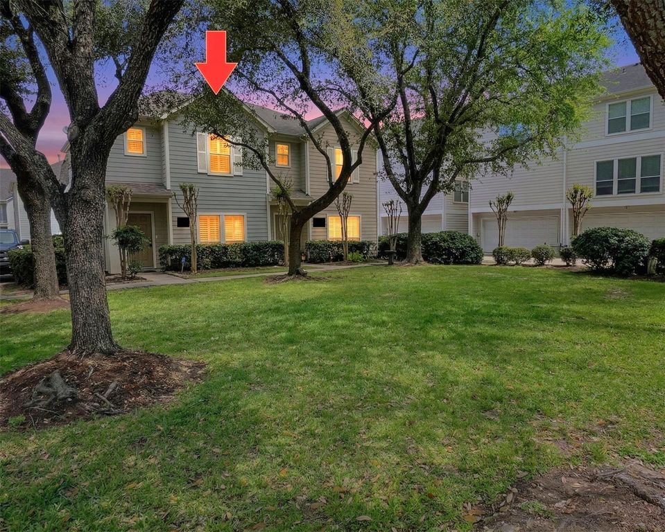 850 W Heights Hollow Lane, Houston, TX 77007