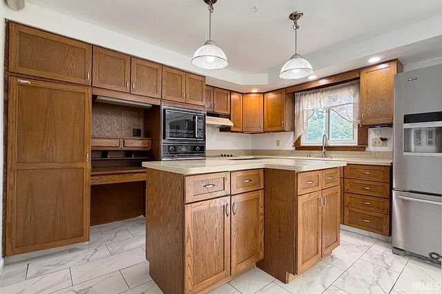 2521 Riverview Place, Elkhart, IN 46516
