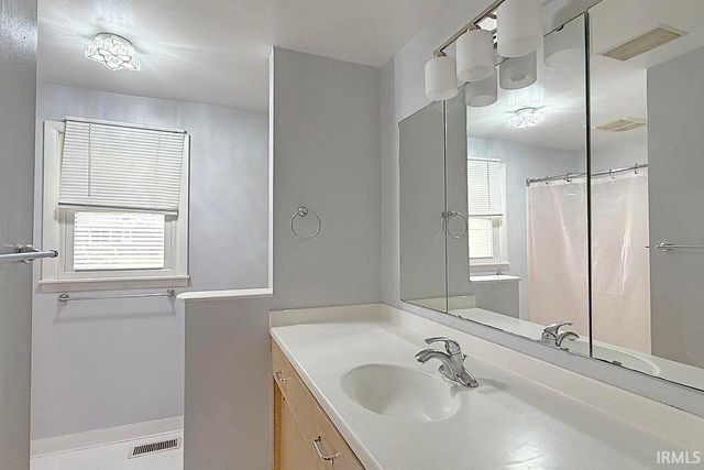 2521 Riverview Place, Elkhart, IN 46516