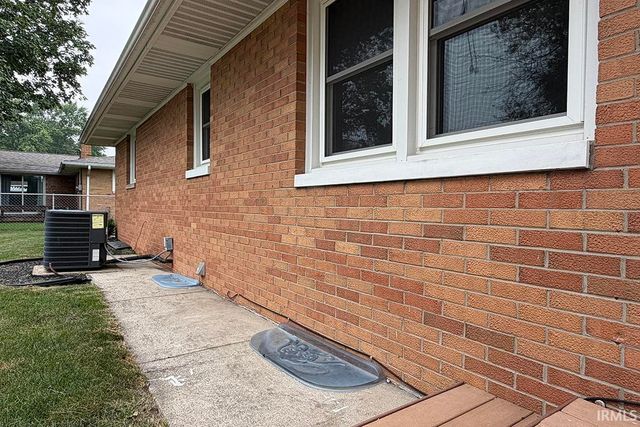 2521 Riverview Place, Elkhart, IN 46516