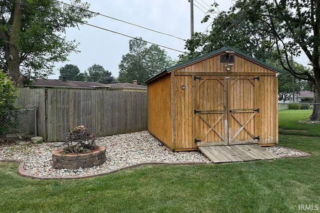 2521 Riverview Place, Elkhart, IN 46516