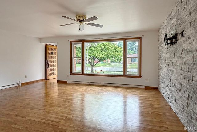 2521 Riverview Place, Elkhart, IN 46516