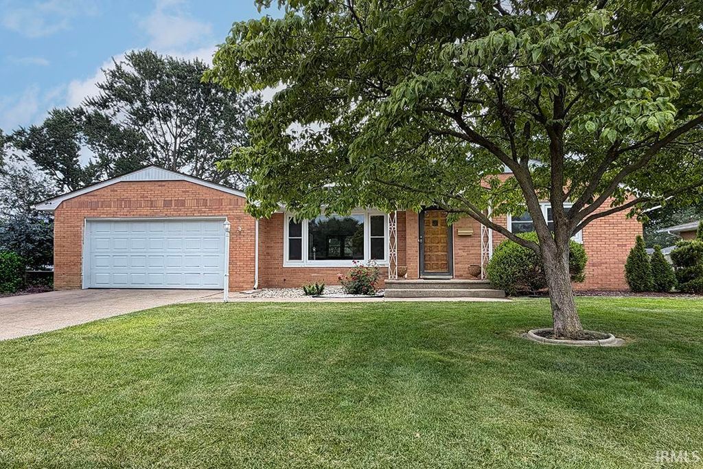2521 Riverview Place, Elkhart, IN 46516