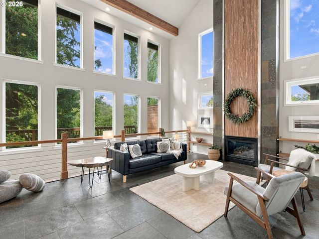 5648 Se CAMPANARIO Rd, Milwaukie, OR 97222