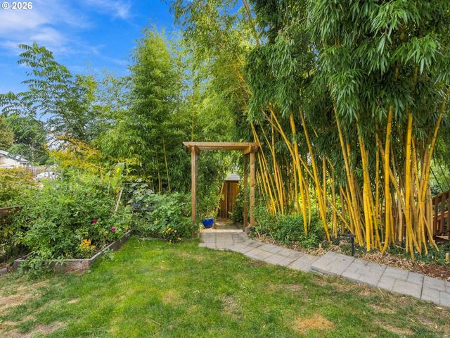 5648 Se CAMPANARIO Rd, Milwaukie, OR 97222