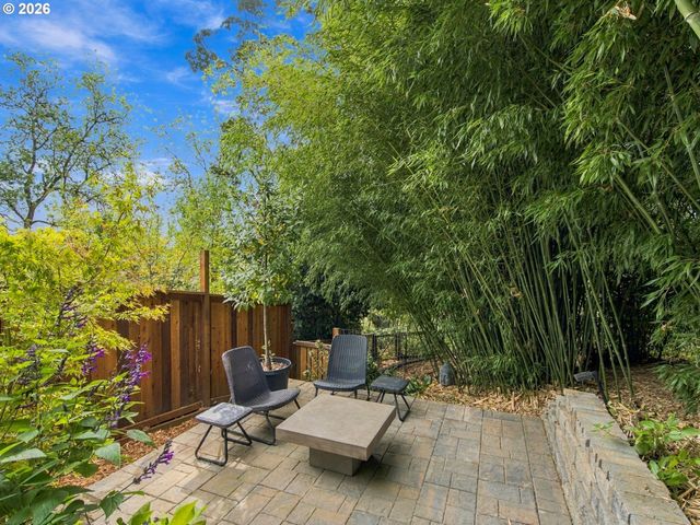 5648 Se CAMPANARIO Rd, Milwaukie, OR 97222