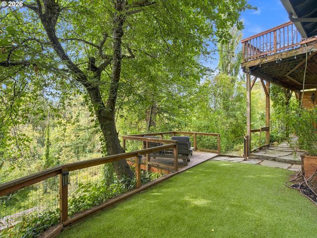5648 Se CAMPANARIO Rd, Milwaukie, OR 97222