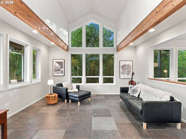 5648 Se CAMPANARIO Rd, Milwaukie, OR 97222