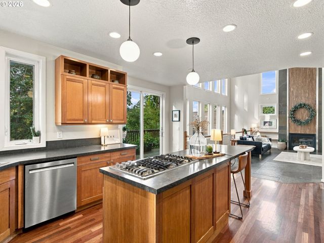 5648 Se CAMPANARIO Rd, Milwaukie, OR 97222