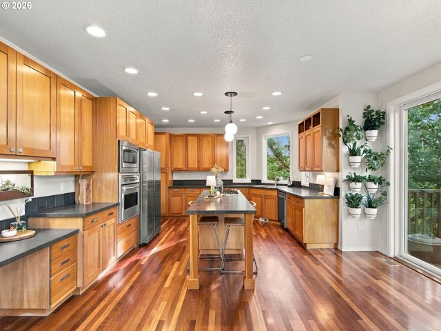 5648 Se CAMPANARIO Rd, Milwaukie, OR 97222