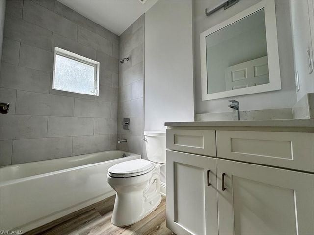 3235 Cypress Glen WAY 309, Naples, FL 34109