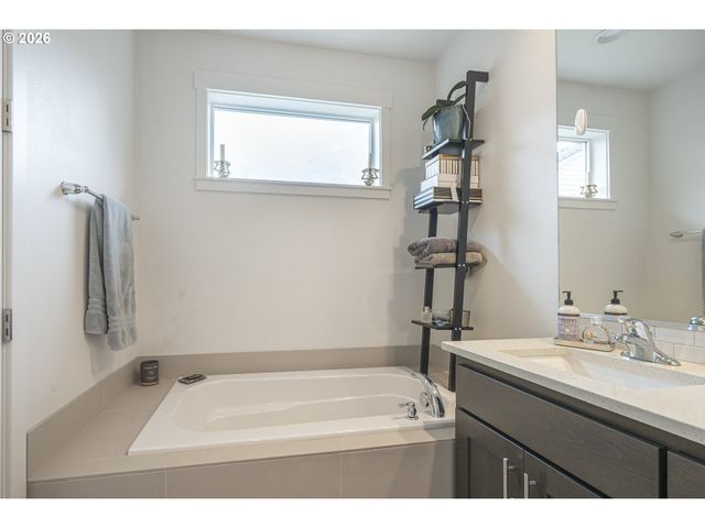 1713 N KALAPUYA Pl, Lafayette, OR 97127