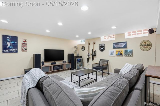 1333 Fontaine Avenue, Madison Heights, MI 48071