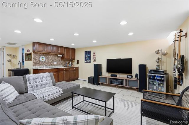 1333 Fontaine Avenue, Madison Heights, MI 48071