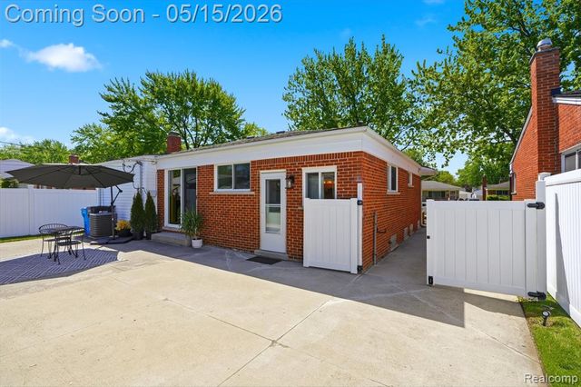 1333 Fontaine Avenue, Madison Heights, MI 48071