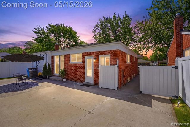 1333 Fontaine Avenue, Madison Heights, MI 48071