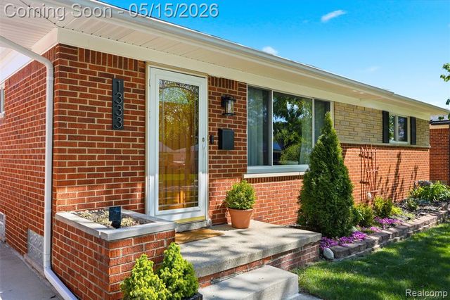 1333 Fontaine Avenue, Madison Heights, MI 48071