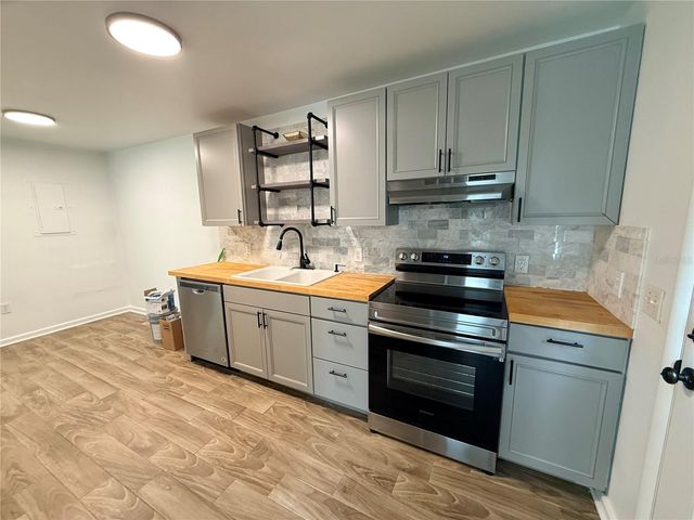 227 W WISCONSIN AVENUE, Deland, FL 32720