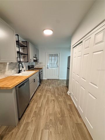 227 W WISCONSIN AVENUE, Deland, FL 32720