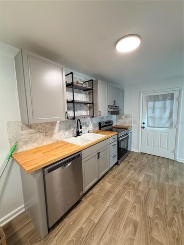 227 W WISCONSIN AVENUE, Deland, FL 32720