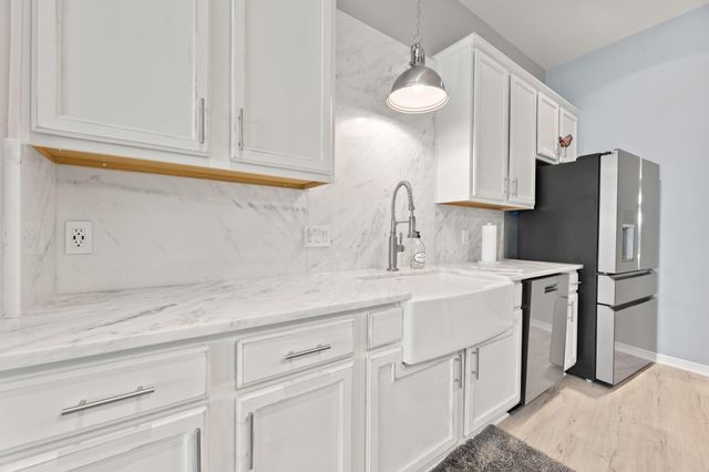 709 N Bayshore Drive, La Porte, TX 77571