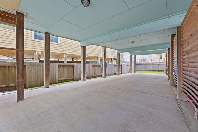 709 N Bayshore Drive, La Porte, TX 77571