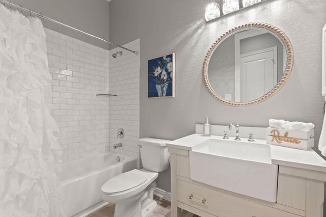 709 N Bayshore Drive, La Porte, TX 77571