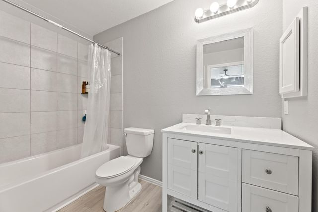 709 N Bayshore Drive, La Porte, TX 77571