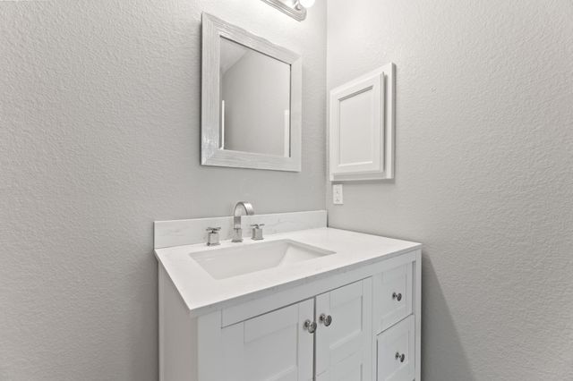 709 N Bayshore Drive, La Porte, TX 77571