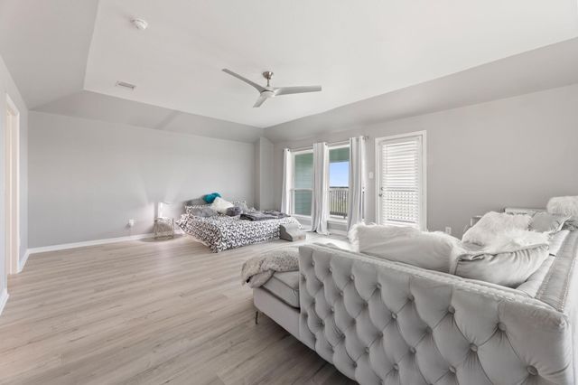 709 N Bayshore Drive, La Porte, TX 77571