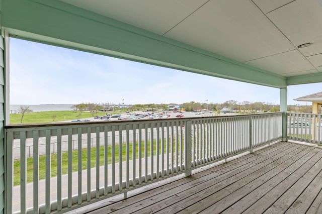 709 N Bayshore Drive, La Porte, TX 77571