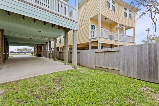 709 N Bayshore Drive, La Porte, TX 77571