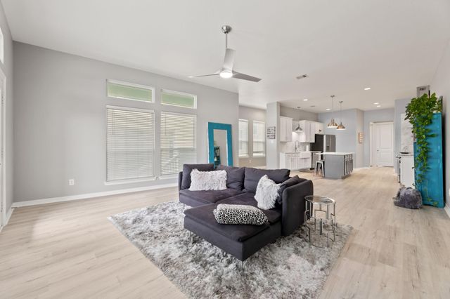 709 N Bayshore Drive, La Porte, TX 77571