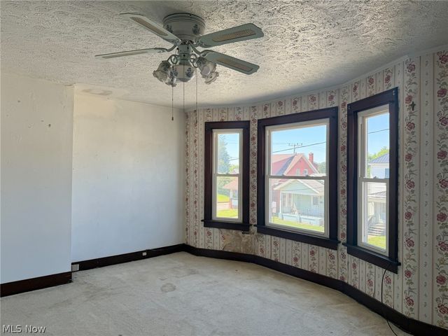 1652 Oregon Avenue, Steubenville, OH 43952