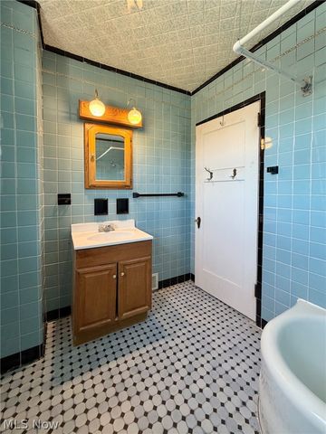 1652 Oregon Avenue, Steubenville, OH 43952