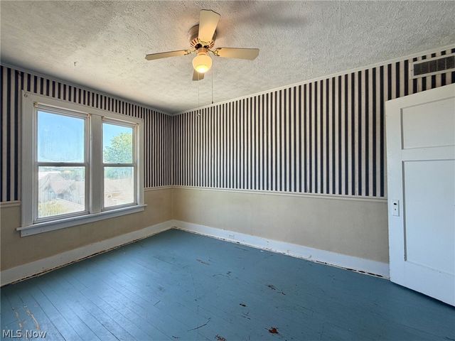 1652 Oregon Avenue, Steubenville, OH 43952