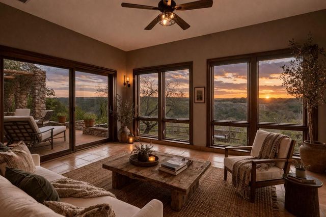 5229 Hupedo Ranch RD, Spicewood, TX 78669