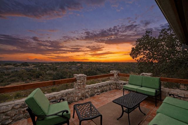 5229 Hupedo Ranch RD, Spicewood, TX 78669